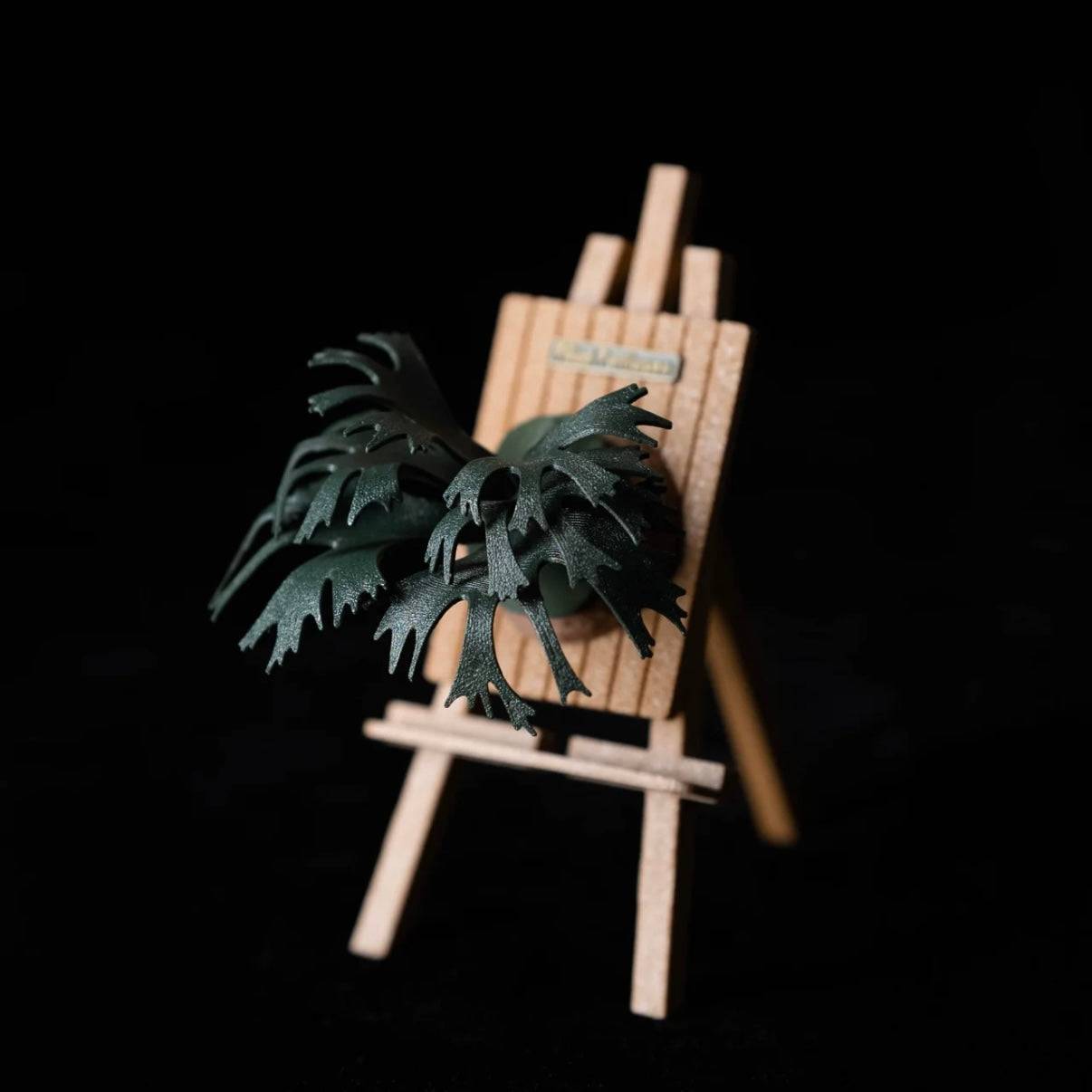 P. Rod Pattinson handmade aesthetic magnet featuring a 3D-printed Platycerium design on a wooden easel. Perfect for home and garden decor.